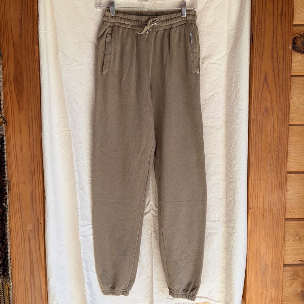 The Laundry Room Men's Taupe Joggers NWOT